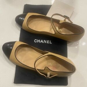 Chanel Tan and Black Leather Ballet Flats